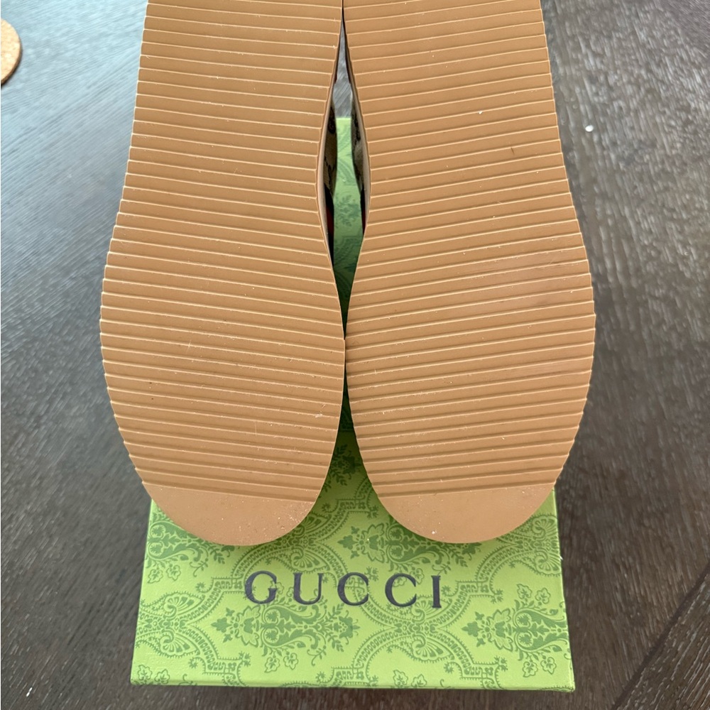 Gucci Beige and White Sneakers - Picture 6 of 8